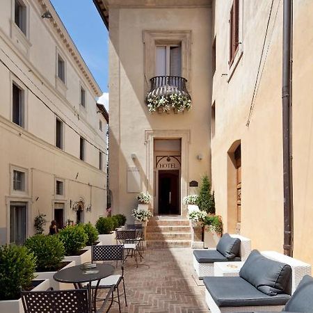 Hotel Degli Affreschi Montefalco Bagian luar foto