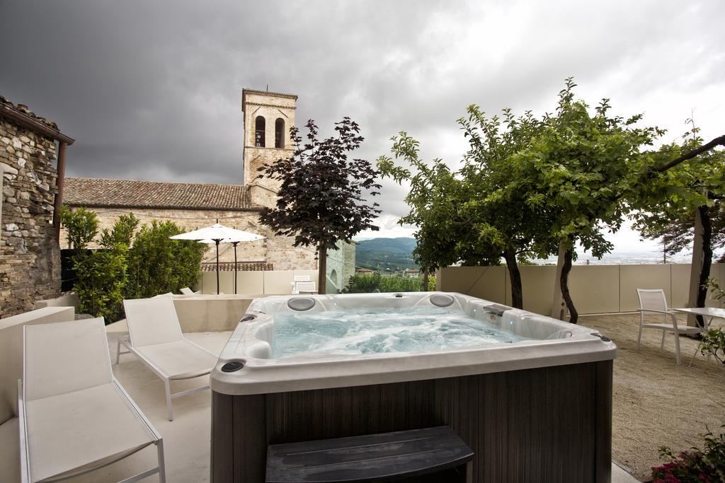 Hotel Degli Affreschi Montefalco Bagian luar foto