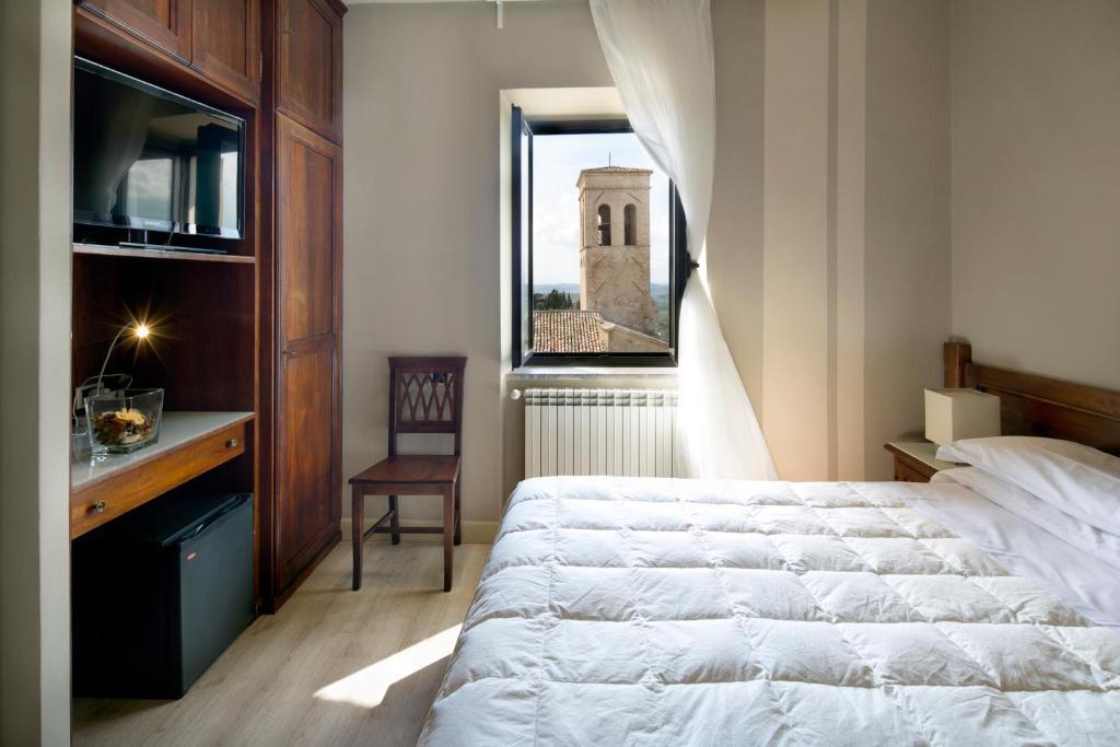 Hotel Degli Affreschi Montefalco Ruang foto