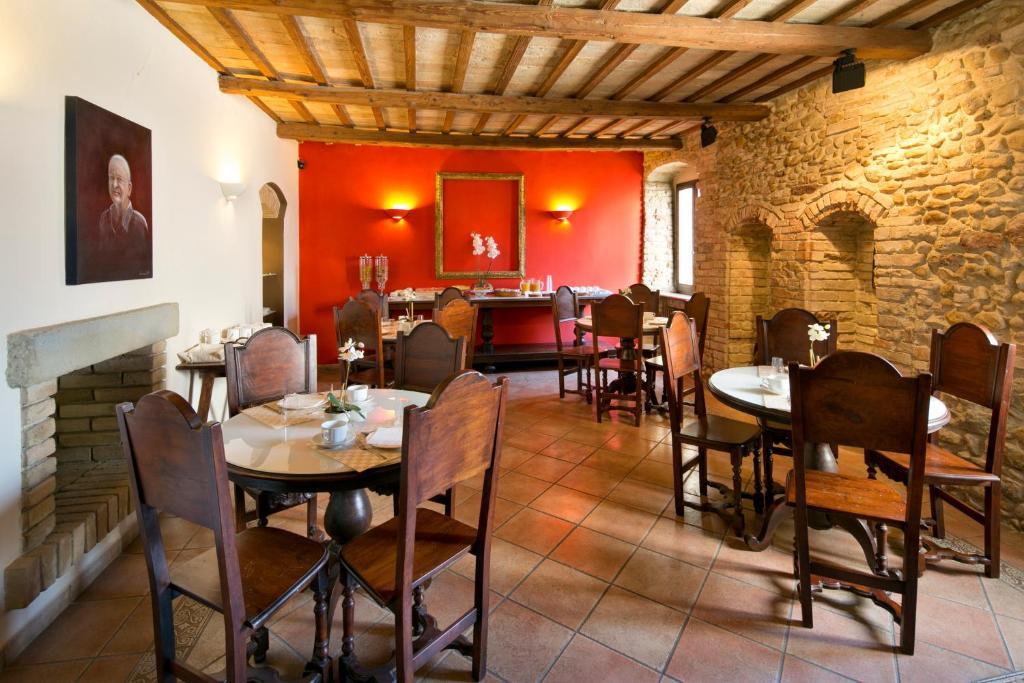 Hotel Degli Affreschi Montefalco Bagian luar foto